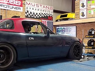 Dirty Japanese Miata screams while taking 17 pounds